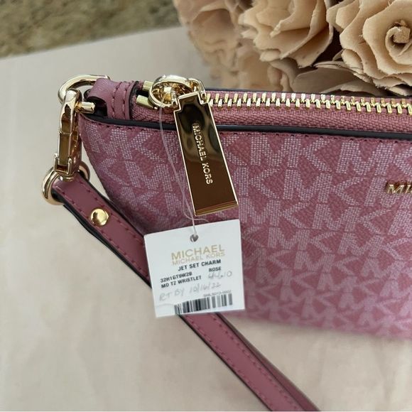 New Michael Kors 💕 jet set charm zip wirstlet - Picture 3 of 9